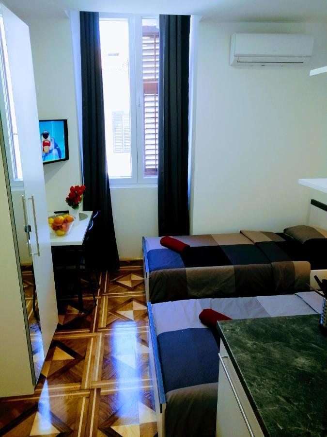 Zpula Center Studio Apartments Exterior photo
